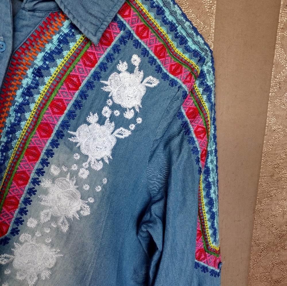 ๐ Andree by UNIT Women's Top Long Sleeve Embroidered Floral #0341 - Picture 12 of 14
